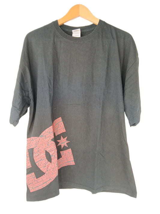 DC Cities Side Logo Black Red Size XL S/s Shirt