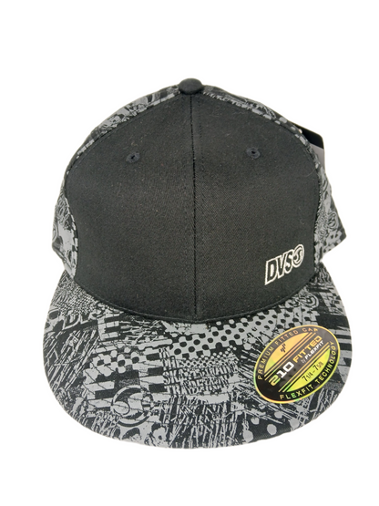 DVS Dvs Salesman Bedlam Black Silver Grey Size 7 1/4 - 7 5/8 Vintage210  Flexfit Fitted Hat