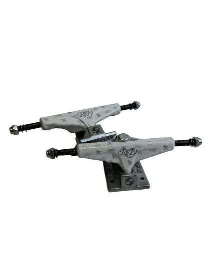 Silver Rob Dyrdek Guns Initials RD With Sniper White Silver Size 7.75" Axle Vintage NOS Trucks