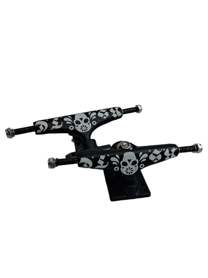 Royal Dia De Los Muerte Skull Black White Size 7.75" Vintage NOS Trucks