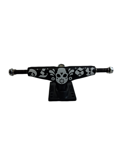 Royal Dia De Los Muerte Skull Black White Size 7.75" Vintage NOS Trucks