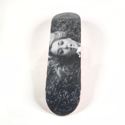 Visual Team Woman Black/White 8.0 Skateboard Deck